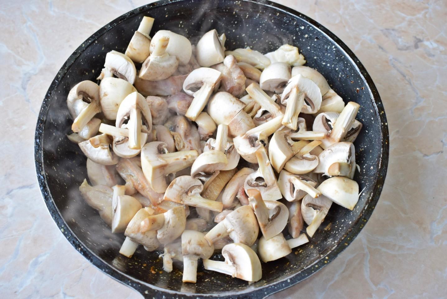 белые грибы на сковороде фото
