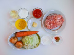 ленивые голубцы с капустой рисом и фаршем в духовке в томатно сметанном соусе с фото. lenivye golubcy v tomatno smetannom souse v. ленивые голубцы с капустой рисом и фаршем в духовке в томатно сметанном соусе с фото фото. ленивые голубцы с капустой рисом и фаршем в духовке в томатно сметанном соусе с фото-lenivye golubcy v tomatno smetannom souse v. картинка ленивые голубцы с капустой рисом и фаршем в духовке в томатно сметанном соусе с фото. картинка lenivye golubcy v tomatno smetannom souse v. Сытный ужин, который готовится на скорую руку! Ленивые голубцы в соусе в отличие от обычных просты в приготовлении. Капусту не нужно отдельно отваривать и потом заворачивать каждый голубец. Полноценное кушанье для всей семьи, с которым справится даже начинающая хозяйка.
