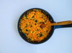 ленивые голубцы с капустой рисом и фаршем в духовке в томатно сметанном соусе с фото. lenivye golubcy v tomatno smetannom souse v. ленивые голубцы с капустой рисом и фаршем в духовке в томатно сметанном соусе с фото фото. ленивые голубцы с капустой рисом и фаршем в духовке в томатно сметанном соусе с фото-lenivye golubcy v tomatno smetannom souse v. картинка ленивые голубцы с капустой рисом и фаршем в духовке в томатно сметанном соусе с фото. картинка lenivye golubcy v tomatno smetannom souse v. Сытный ужин, который готовится на скорую руку! Ленивые голубцы в соусе в отличие от обычных просты в приготовлении. Капусту не нужно отдельно отваривать и потом заворачивать каждый голубец. Полноценное кушанье для всей семьи, с которым справится даже начинающая хозяйка.