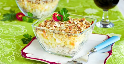 Салат курица с ананасами сыр слоями