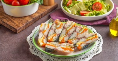 Скумбрия с яйцом фаршированная