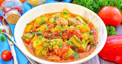 Овощное рагу с мясом кабачками и картошкой