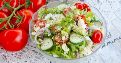 Салат с авокадо пекинской капустой огурцом и сыром