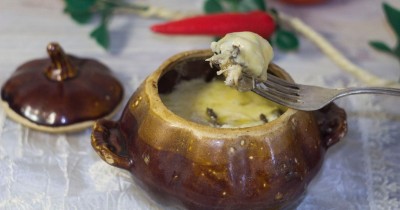 Грибной куриный жюльен с чесноком