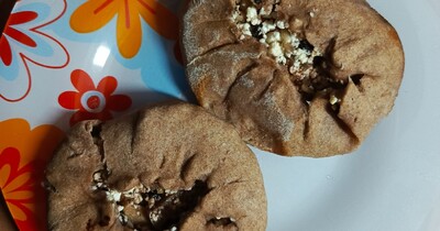 песочный пирожок с творогом, шоколадом и яблоком