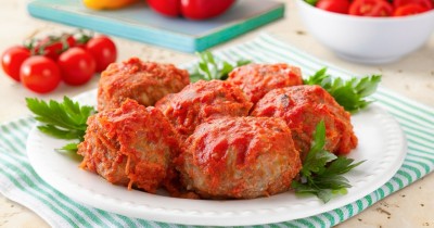 Тефтели в духовке в томатном соусе