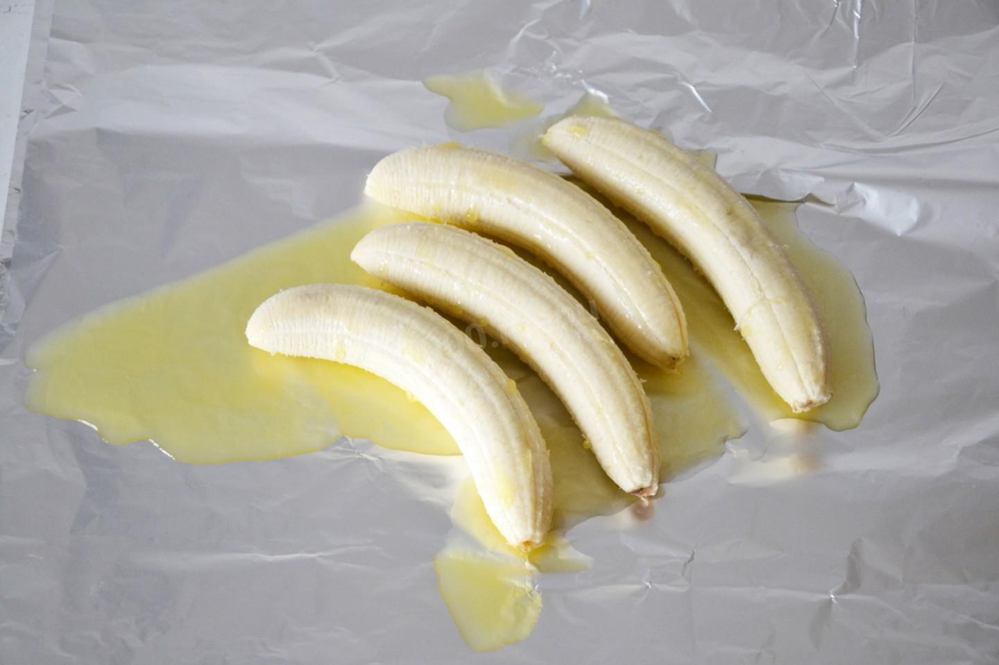 Печеные бананы. Бананы в духовке. Запеченные бананы в духовке. Банан для запекания. Печеный банан в духовке.