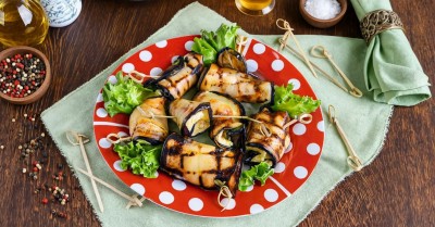 Рулетики из баклажанов с сыром и чесноком