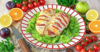 Куриные грудки с помидорами и сыром в духовке
