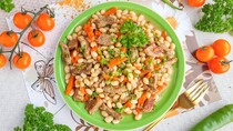 Яловичина з квасолею тушкована