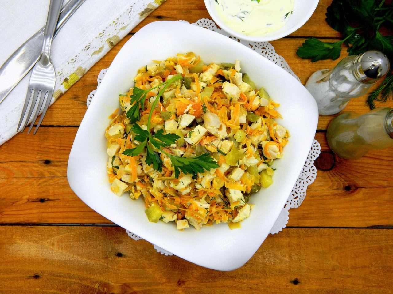 Салат рецепт с ветчиной и сыром и огурцами рецепт с фото пошагово
