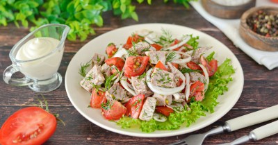 Салат с вареным мясом свинины