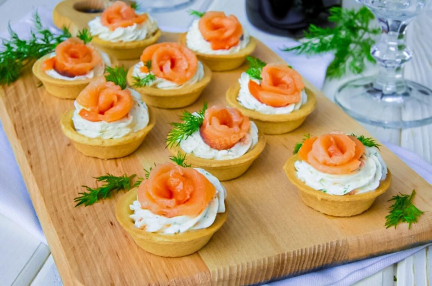 Тарталетки с семгой и сыром рецепт с фото пошагово - 1000.menu