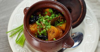 Свинина с картофелем в горшочке (почти Белькович)