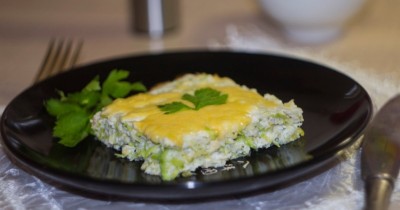 Запеканка из молодых кабачков со сметаной филе и сыром