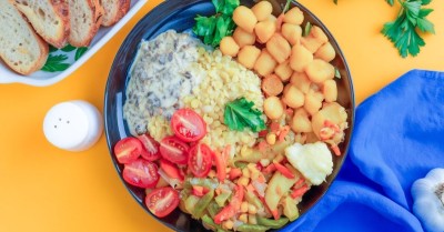 Паста птитим с грибным соусом, овощами и морскими гребешками