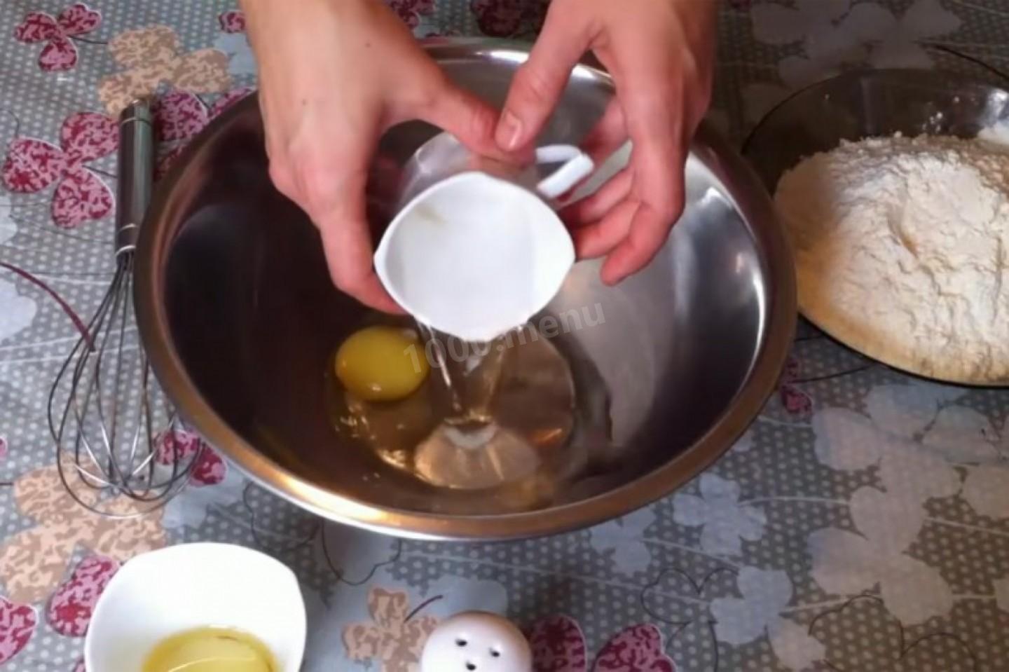 Рецепт теста для мантов с яйцом. Тесто для ленивых мантов. Тесто для мантов без яиц на воде. Рецепт теста для мантов с маслом подсолнечным. Тесто для мантов на кипятке с растительным маслом без яиц.