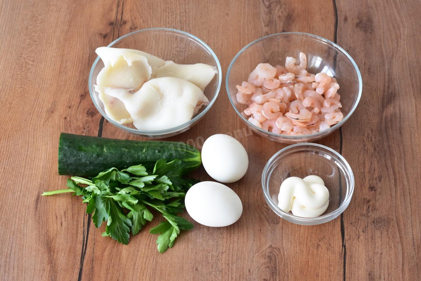 Кальмар с яйцами классический рецепт. Яйца креветок. Консервированный майонез.