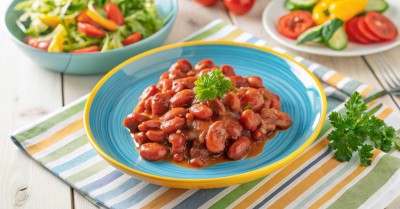 Фасоль тушеная в томатном соусе