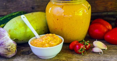 Икра кабачковая с чесноком и томатной пастой и майонезом