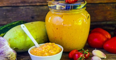 Икра кабачковая с чесноком и томатной пастой и майонезом