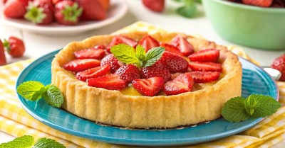 Тирольский пирог с клубникой