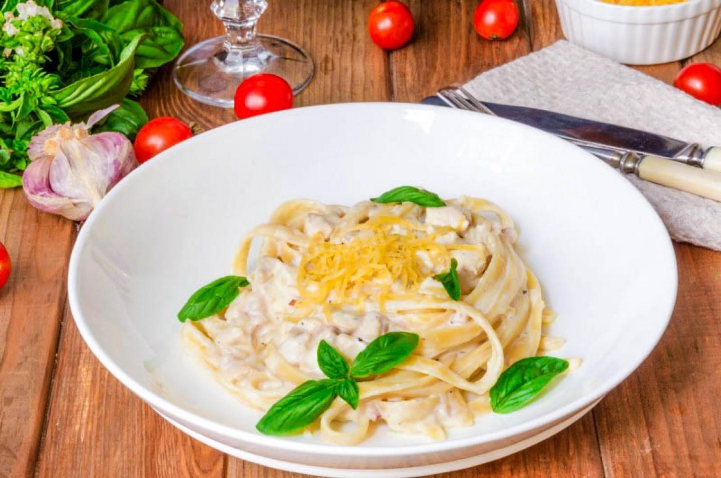 Pasta Fetuchini S Kuricej V Slivochnom Souse Recept S Foto Poshagovo 1000 Menu