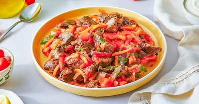 Куриная печень с помидорами