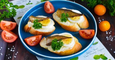 Бутерброды со шпротами плавленным сыром и яйцом