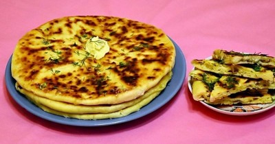 Хачапури с творогом и сыром мацони на сковороде