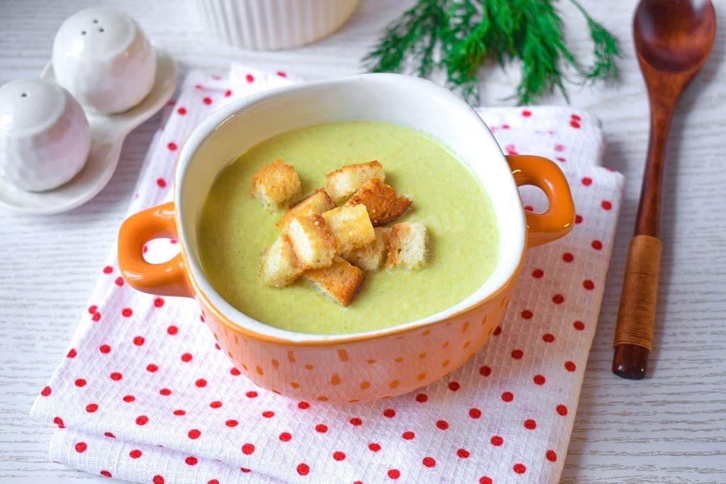 Крем суп для детей. Куриный крем суп. Суп-крем «куриный со сливками». Кремовый куриный суп.