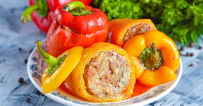 Фаршированные перцы с томатной пастой в кастрюле