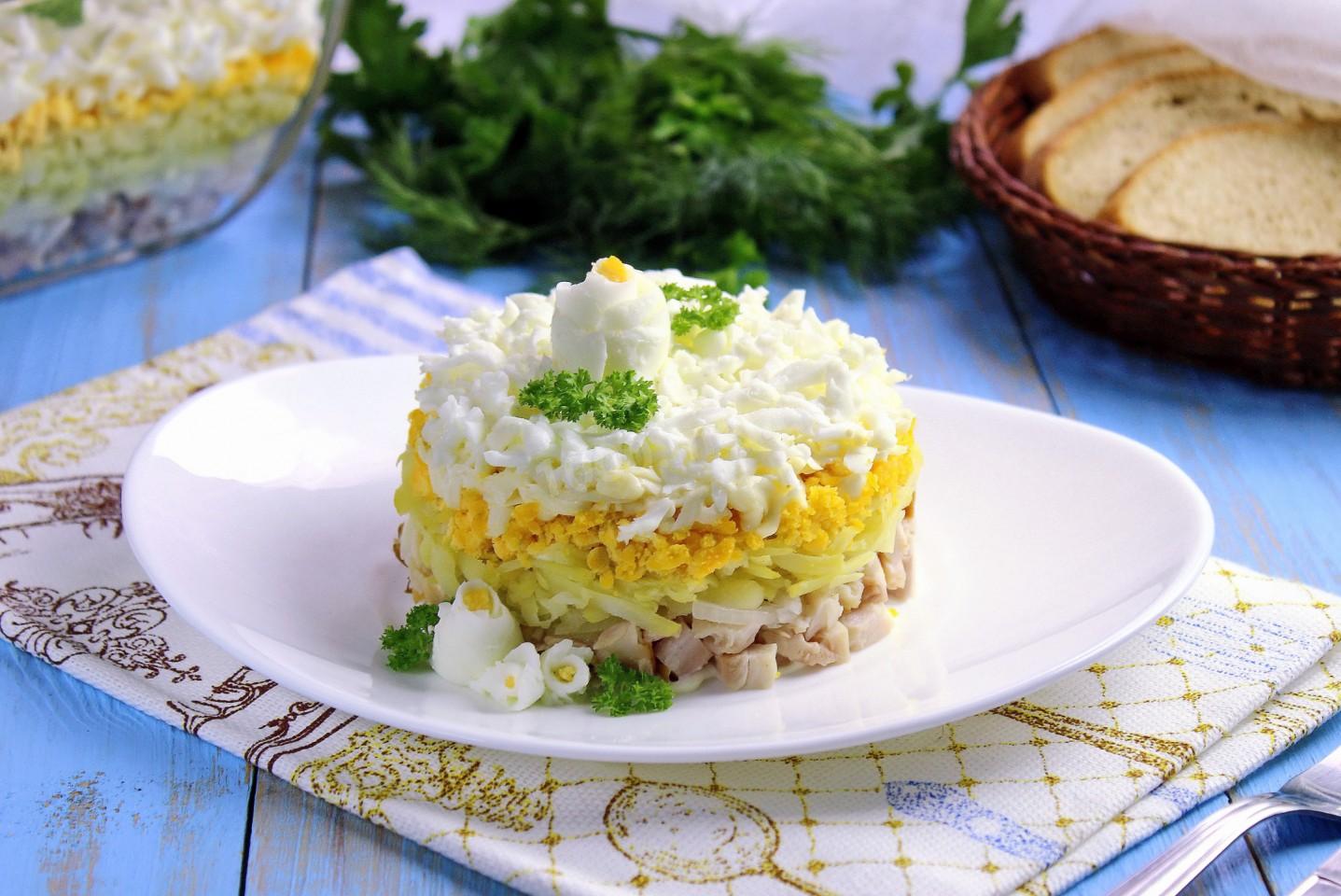 Салат с курицей огурцом яйцом сыром слоями