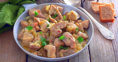 Индейка на сковороде сочная и мягкая - просто и вкусно