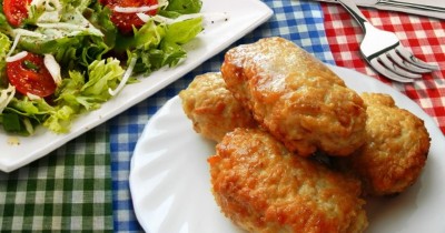 Котлеты тушеные с луком куриные