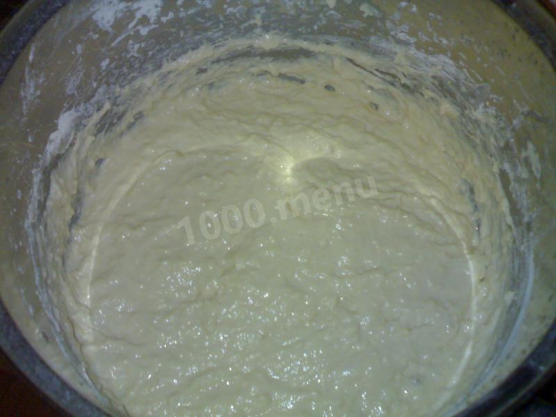 Пшеничное тесто замешивают. Однородное тесто. Тесто на пирожки на картофельной воде. Как выглядит однородное тесто. Зеленый лук с водой тесто замесить.