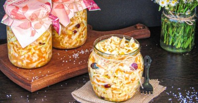 Хрустящая квашенная капуста в банке на зиму