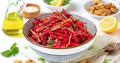 Салат со свеклой и яблоком