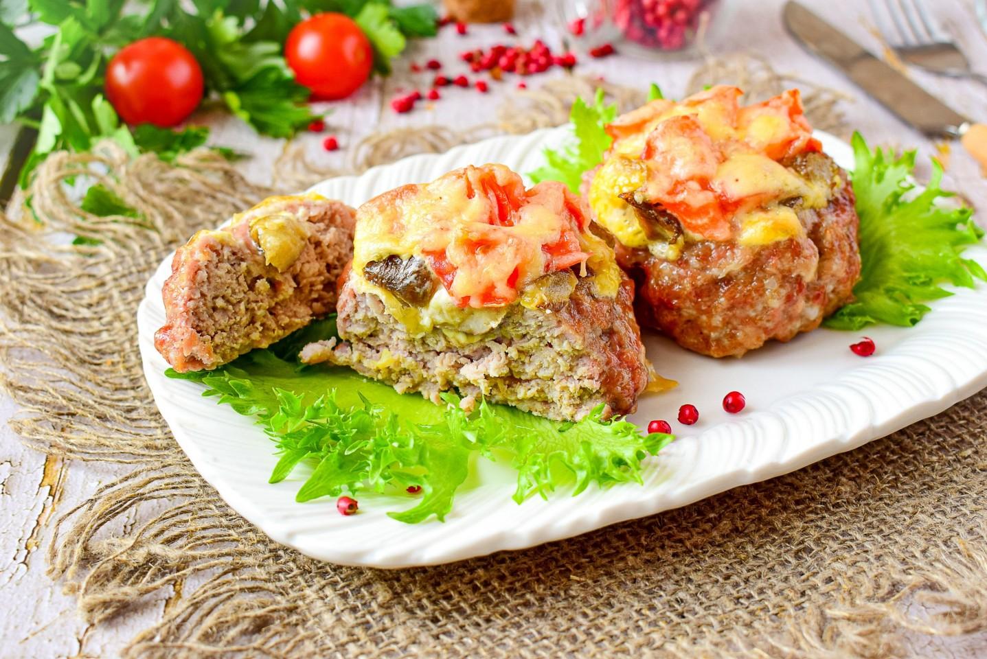 Мясные гнезда из фарша с начинкой сыром и грибами в духовке рецепт с фото  пошагово - 1000.menu