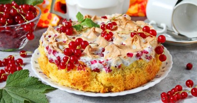 Пирог с красной смородиной в духовке простой