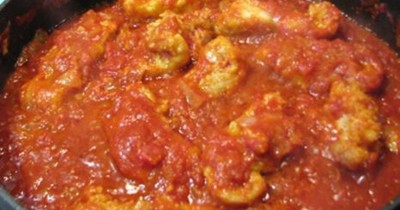 Рыба тушеная по-гречески с морковью, томатом и луком