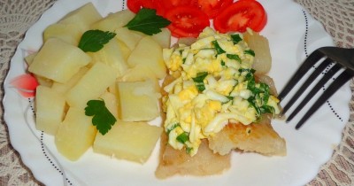 Рыбное филе с яйцом польское