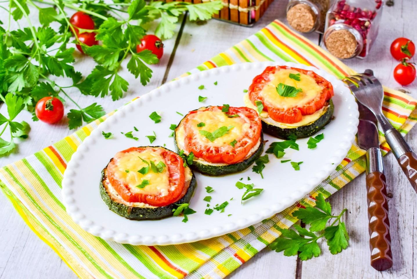 Кабачок, запеченный с сыром и помидорами: лучший рецепт для гурманов
