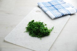 овощное соте с курицей и кабачками. sote iz kabachkov 1636261803 7 min. овощное соте с курицей и кабачками фото. овощное соте с курицей и кабачками-sote iz kabachkov 1636261803 7 min. картинка овощное соте с курицей и кабачками. картинка sote iz kabachkov 1636261803 7 min. Соте из овощей называют вариациями на тему рагу, но есть и главное отличие. Первое блюдо – родом из Франции, свое название получило от слова «прыжок», благодаря способу приготовления – в сотейнике. Ингредиенты не перемешивают, а подбрасывают, чтобы не повредить кусочки, иначе они станут пускать сок, а не сохранять его внутри.