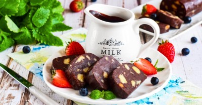 Шоколадная колбаса из печенья и какао классическая