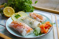 спринг ролл с рыбой. spring rolly s krasnoi ryboi i avokado 1612724629 9 min. спринг ролл с рыбой фото. спринг ролл с рыбой-spring rolly s krasnoi ryboi i avokado 1612724629 9 min. картинка спринг ролл с рыбой. картинка spring rolly s krasnoi ryboi i avokado 1612724629 9 min. Полезный, легкий, бесподобно вкусный перекус! Спринг роллы с красной рыбой, рисом и авокадо готовятся быстро, минут за 10. Начинку для них можно изменять по своему вкусу, сочетая разные продукты: овощи, крупы, мясо, рыбу, морепродукты.