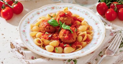 Фрикадельки в томатном соусе на сковороде