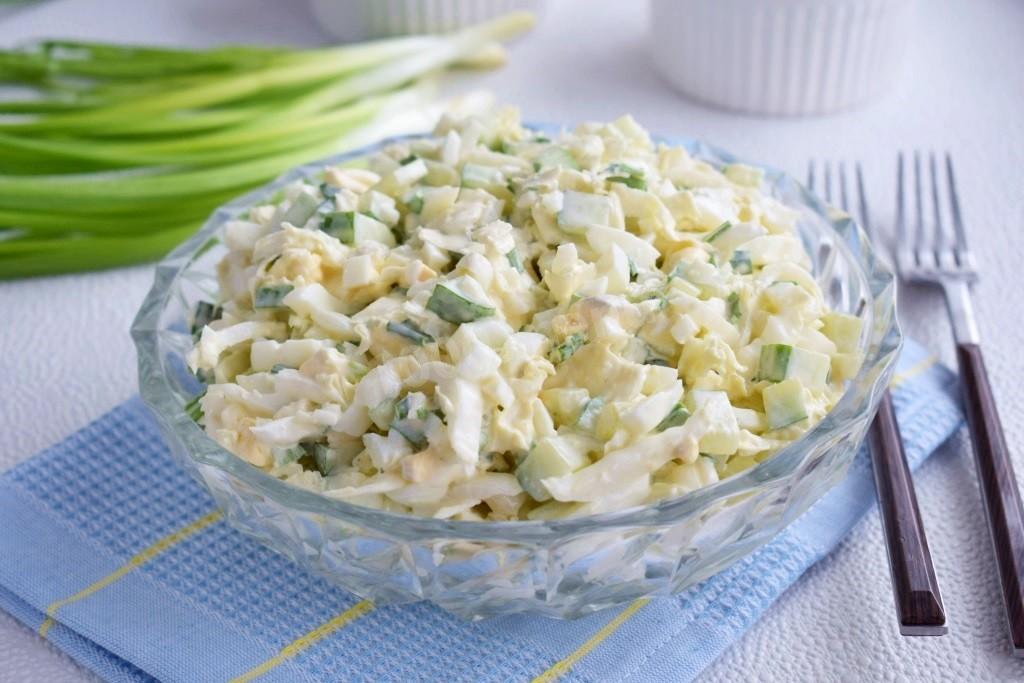 Салат из пекинской капусты с огурцом и яйцом рецепт с фото