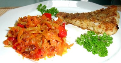Жареная морковь с луком и болгарским перцем на сковороде