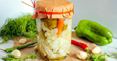 Хрустящая маринованная капуста в банке на зиму